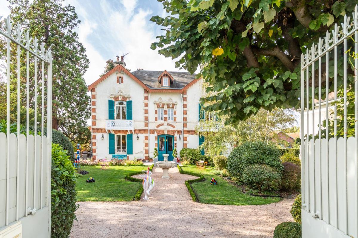 Bed and Breakfast L'Oustal Бурж Экстерьер фото
